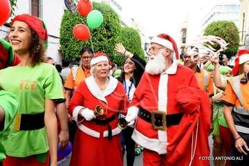 Papá Noel recibe el cariño de cientos de niños de Telde (Foto Antonio Alí y TA)